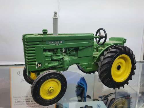 6x ERTL John Deere tractors