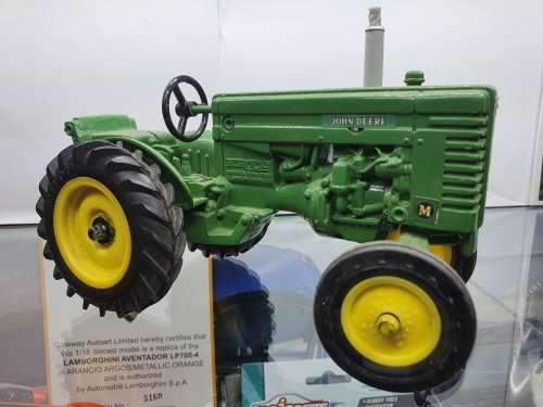 6x ERTL John Deere tractors
