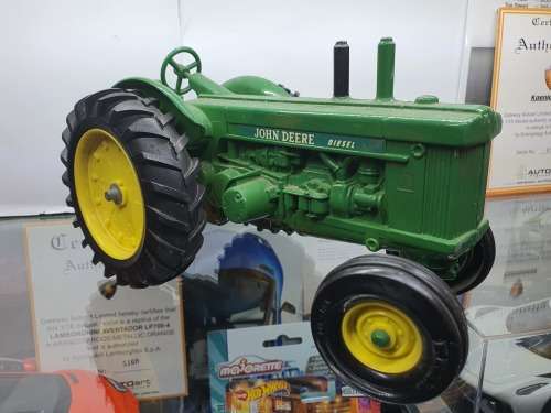 6x ERTL John Deere tractors