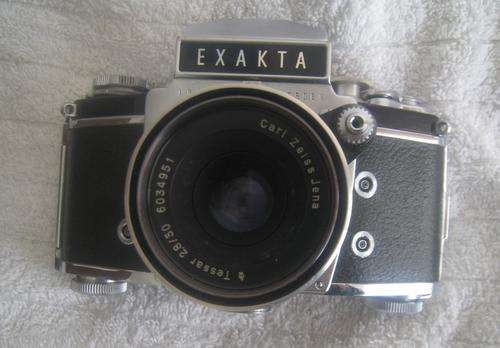 EXAKTA  IHAGEE VAREX IIa camera and case