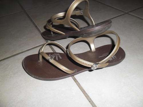 Giselle Bundchen summer sandals