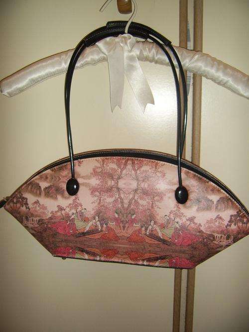 Ladies Chinese-themed handbag