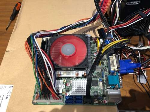 Small ITX board, I7 2600, 16gb ram no backplate working 100% Model on board - nf9e-q77