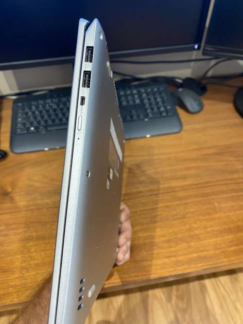 TOUCH SCREEN LENOVO IDEAPAD YOGA 710-14iKB*CORE i7-7500U*2.70GHZ*8 GB RAM*256 GB SSD*14` PLEASE READ