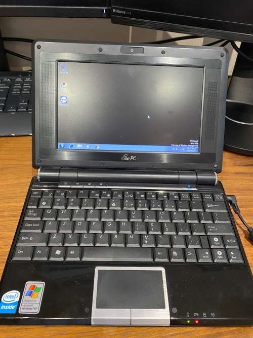 Asus EEPC 7` laptop celeron,1gb ram