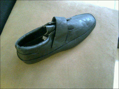 DSL LADIES PUMPS 10-01400 -  BLACK WITH VELCRO STRAP
