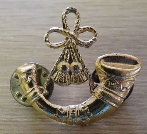 LIGHT INFANTRY BUGLERS BADGE , GOLD FINISH (UK)
