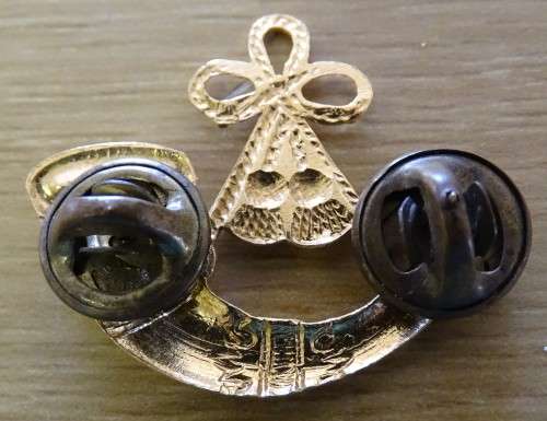 LIGHT INFANTRY BUGLERS BADGE , GOLD FINISH (UK)