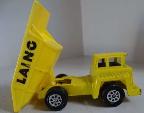 YELLOW CORGI LAING DUMPER TRUCK JUNIORS. UNBOXED 1976