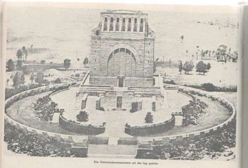 DIE VOORTREKKERMONUMENT PRETORIA , AMPTELIKE GIDS (7 DE DRUK 1972)