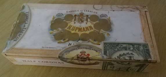 Fabrica De Tabacos de H. Upmann (wooden box , marked hecho en cuba 75) MADE IN CUBA , CIGAR BOX