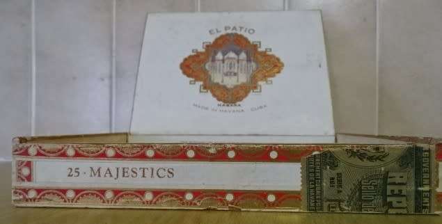 EL PATIO WOODEN VINTAGE CUBAN CIGAR BOX ( 20,5 CM X 15 CM)