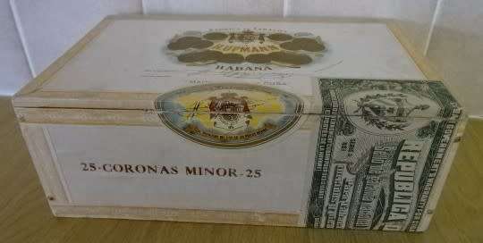 FABRICA DE TABACOS , DE H. UPMANN HABANA CIGAR BOX (20 CM X 7 CM X13CM) 25 CORONAS (MARKED)