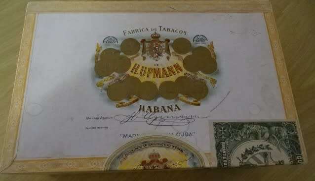 FABRICA DE TABACOS , DE H. UPMANN HABANA CIGAR BOX (20 CM X 7 CM X13CM) 25 CORONAS (MARKED)