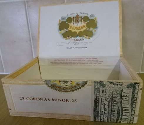 FABRICA DE TABACOS , DE H. UPMANN HABANA CIGAR BOX (20 CM X 7 CM X13CM) 25 CORONAS (MARKED)