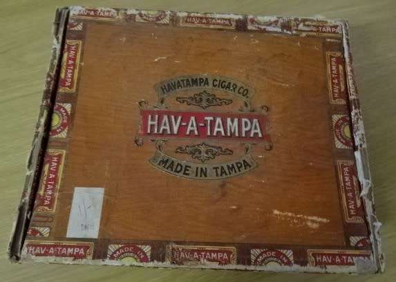 HAVATAMPA CIGAR CO. HAV-A-TAMPA (MADE IN TAMPA : 18,5 CM X15,5 CM X5 CM)