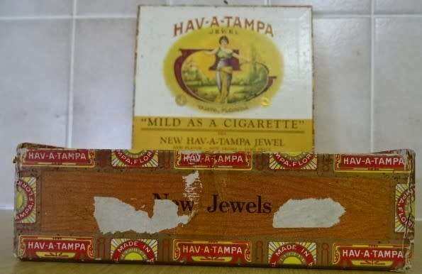 VINTAGE HAVATAMPA CIGAR CO., HAV-A-TAMPA ( MADE IN TAMPA 18 CM X 15,5CM X 5 CM)