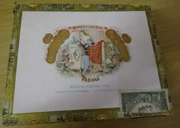 ROMEO Y JULIETA HABANA , EXCLUSIVELY BY HAND, VINTAGE WOODEN CIGAR BOX (20 CM X 15,5 CM X 7 CM)