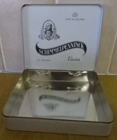 VINTAGE SCHIMMELPENNINCK VADA TIN CIGAR BOX (12,5 CM X 11 CM X 2CM) MADE IN HOLLAND