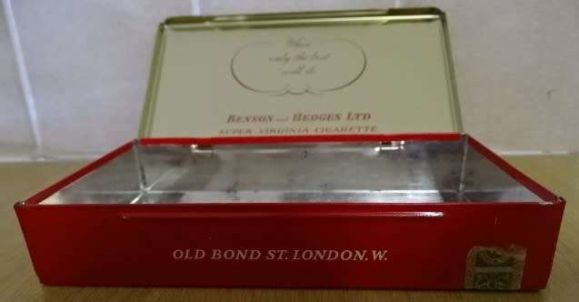 VINTAGE BENSON AND HEDGES SUPER VIRGINIA . TIN BOX ( 13,5 CM X 7 CM X2 CM)