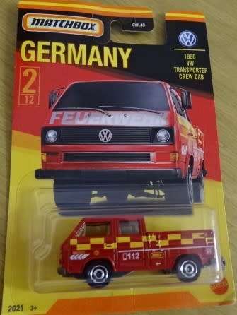 MATCHBOX 1990 VW TRANSPORTER CREW CAB 2021   (MADE IN THAILAND)  CARDED
