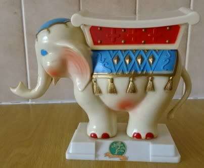 VINTAGE NOVALTY ITEM, GREEN PINE CIGARETTE DISPENSER. PLASTIC