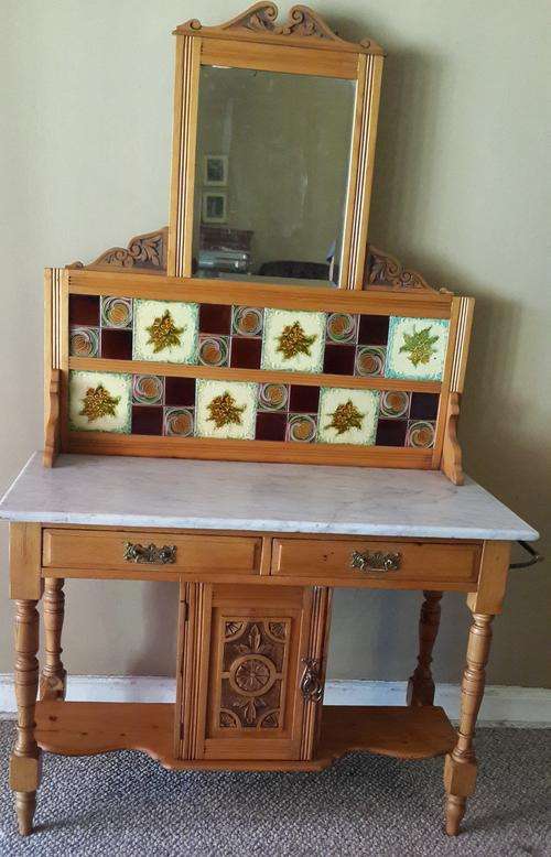 Oregon wash stand with marble top