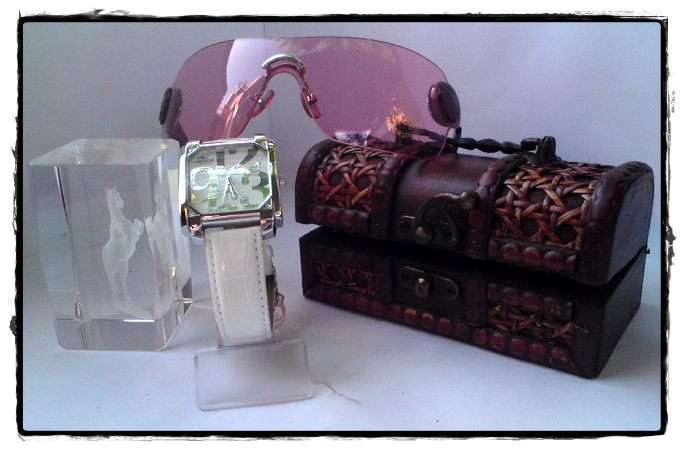 GIFT SET FOR HER:  Watch + sunglasses + Jewellery Box + 3D Glass Horse