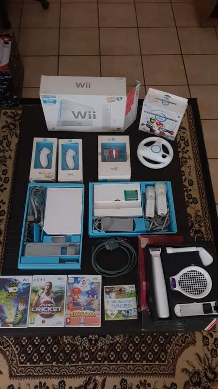 Wii game console and accessories