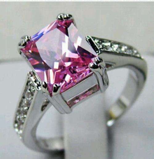 10 K White gold Sapphire Ring