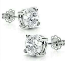 GEORGEOUS 2.37 CT WHITE TOPAZ PLATINUM OVER 0,925 SILVER EARINGS