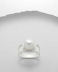 Fresh water pearl ring SIZE 6