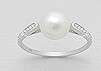 Fresh water pearl ring        SIZE 8