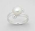 Fresh water pearl ring        SIZE 8