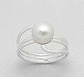 Fresh water pearl ring        SIZE 7