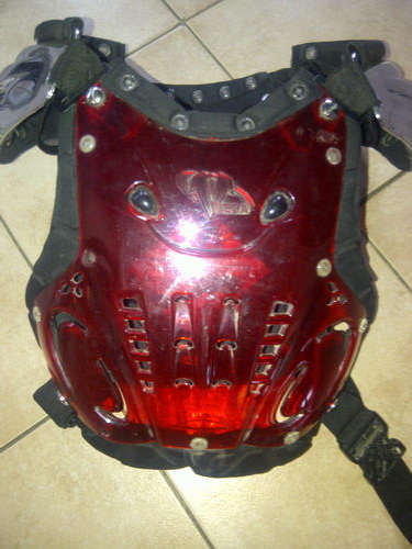 LIKE NEW!! VEGA CHEST PROTECTOR - SIZE MEDIUM YOUTH