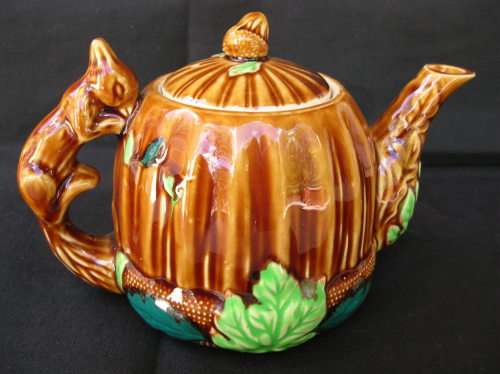 Novelty Squirrel, Tea Pot. Very good condition, see pics for details: