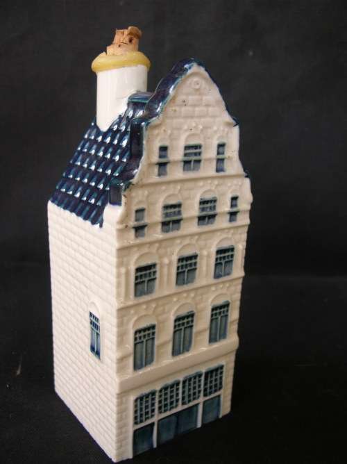 Blue Delfts 'House" Exclusively made for KLM by BOLS No. 41. condition very good see pics for detail