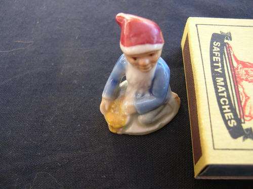 Leprechaun With Pot of Gold" Made in Ireland by Wade, Very good condition see pics for detail