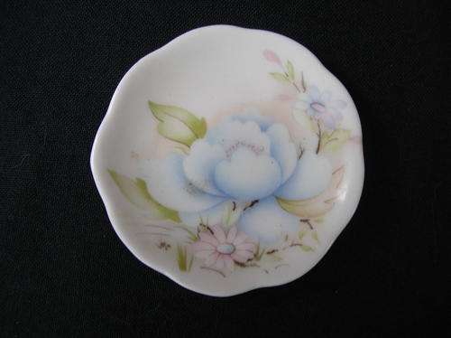 Miniature Flower Dish " Bone China British made. condition goog, see pics fo details