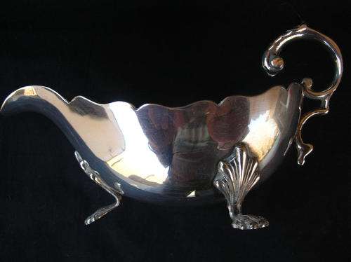 Vintage E.P.N.S Gravy boat, fair to good condition. see pics, and discription for more info