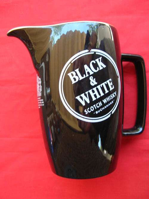 BLACK & WHITE.Whisky Jug, Wade pdm. England, condition very good.See pics for details