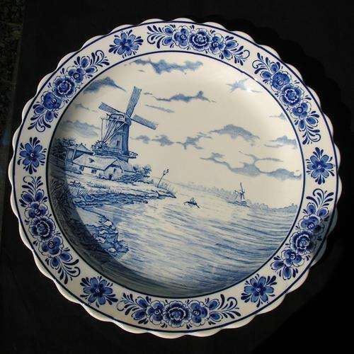 Crown Delft Baauw, Handwerk "Large wall hanging Plate" Approx 36 cm's across, condition very good