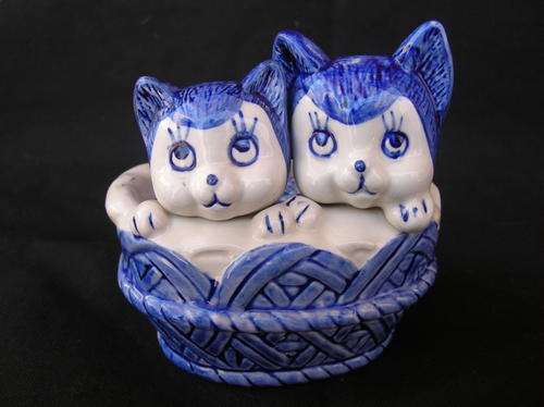 Delft Blue, Kitten Pen Holder ?? Hand Painted. Very good condition, see pics for details