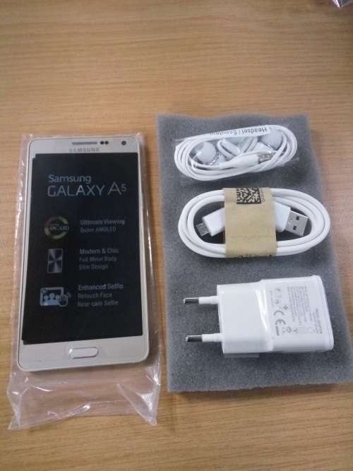 Samsung A5 - Gold - Like New