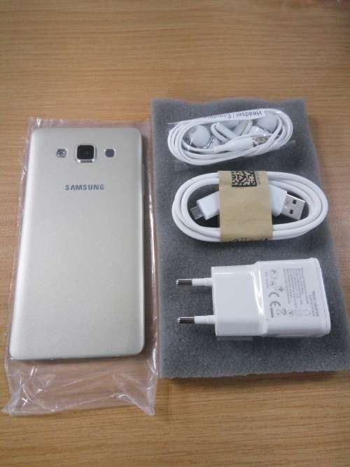 Samsung A5 - Gold - Like New