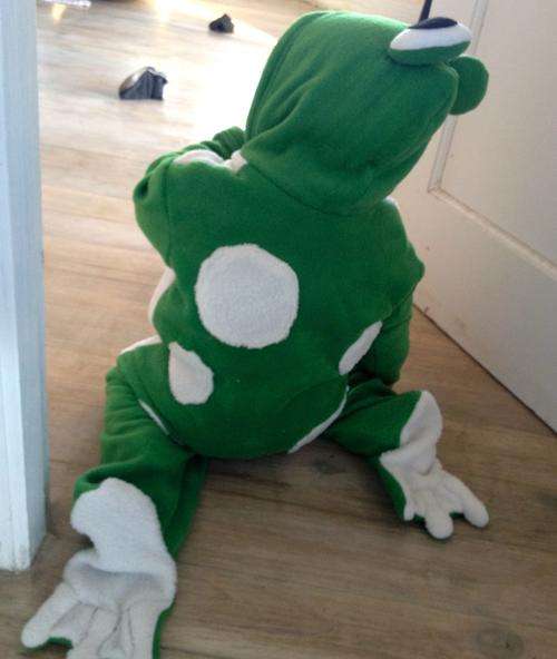 3 - 4 Years Cute Frog Onesie Play Suit! Dress Up, Play, Or Sleep Wear