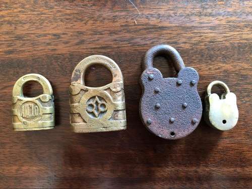 Vintage locks x 4 - no keys