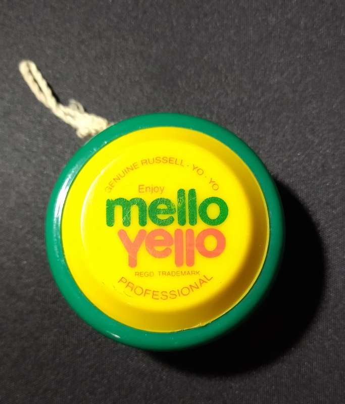 RARE SOUTH AFRICAN MELLO YELLOW  YOYO !!!!!!