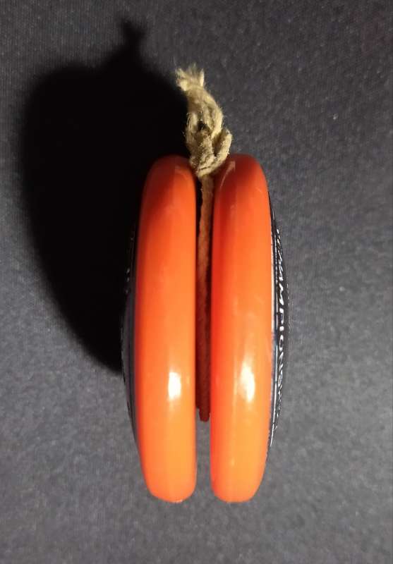 VINTAGE SOUTH AFRICAN ENG/AFRIKAANS FANTA RUSSELL YOYO !!!!!!